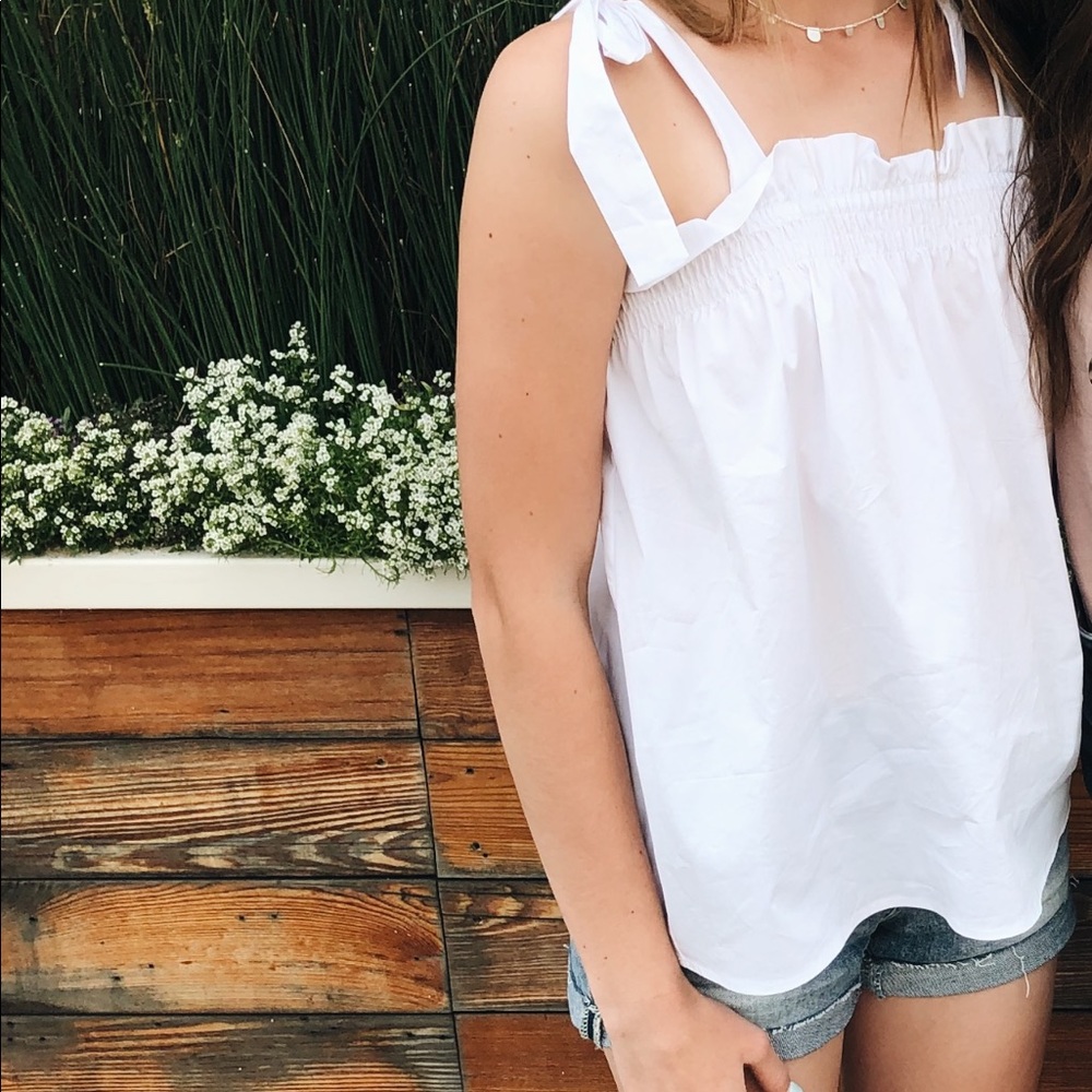 SUUUPER CUTE WHITE TIE TOP 👼🏻✨🥰